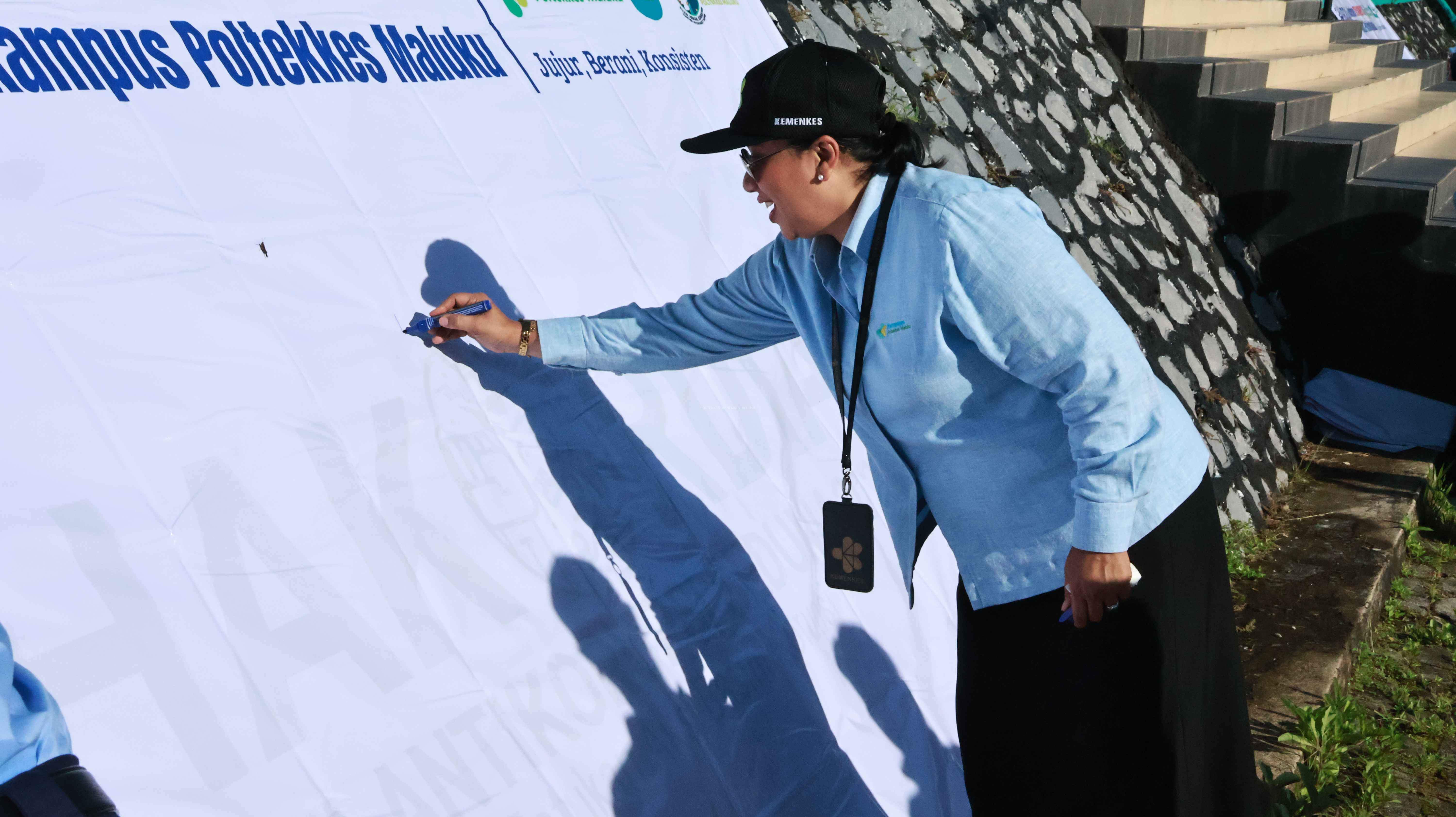 Poltekkes Kemenkes Maluku Peringati Hari Anti Korupsi Sedunia dengan Sosialisasi dan Penandatanganan Pakta Integritas